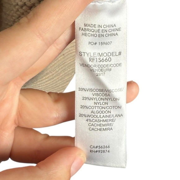 Splendid Mally Colorblock Star Knit Pullover Sweater Women’s Size XS Cream Gray - Picture 8 of 8